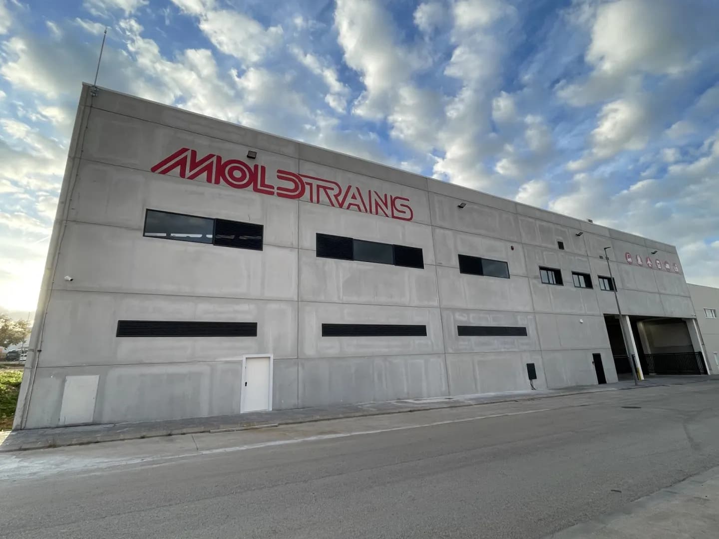 El Grupo Moldtrans inaugura un nuevo centro logístico en Massamagrell para potenciar su capacidad operativa