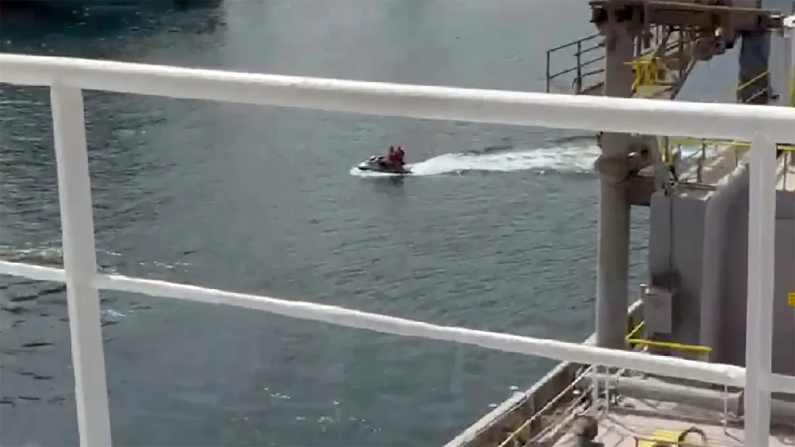 La Capitanía Marítima de Almería abre expediente a una moto náutica que interfirió en el atraque de un buque en Carboneras