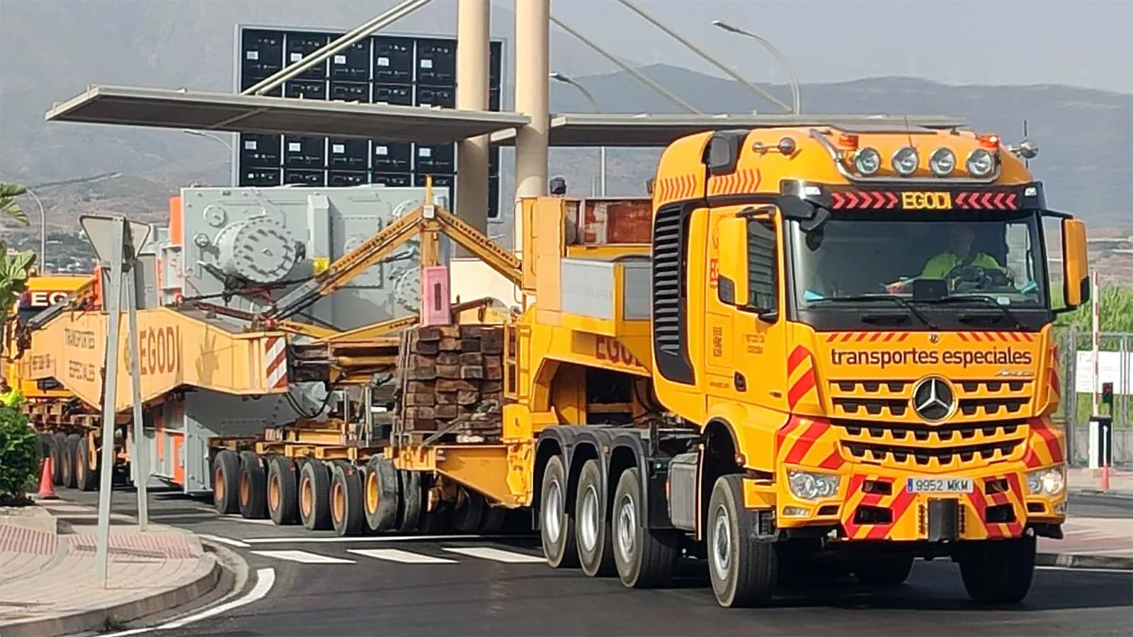 El puerto de Motril incorpora la exportación internacional de grandes transformadores de Hitachi Energy
