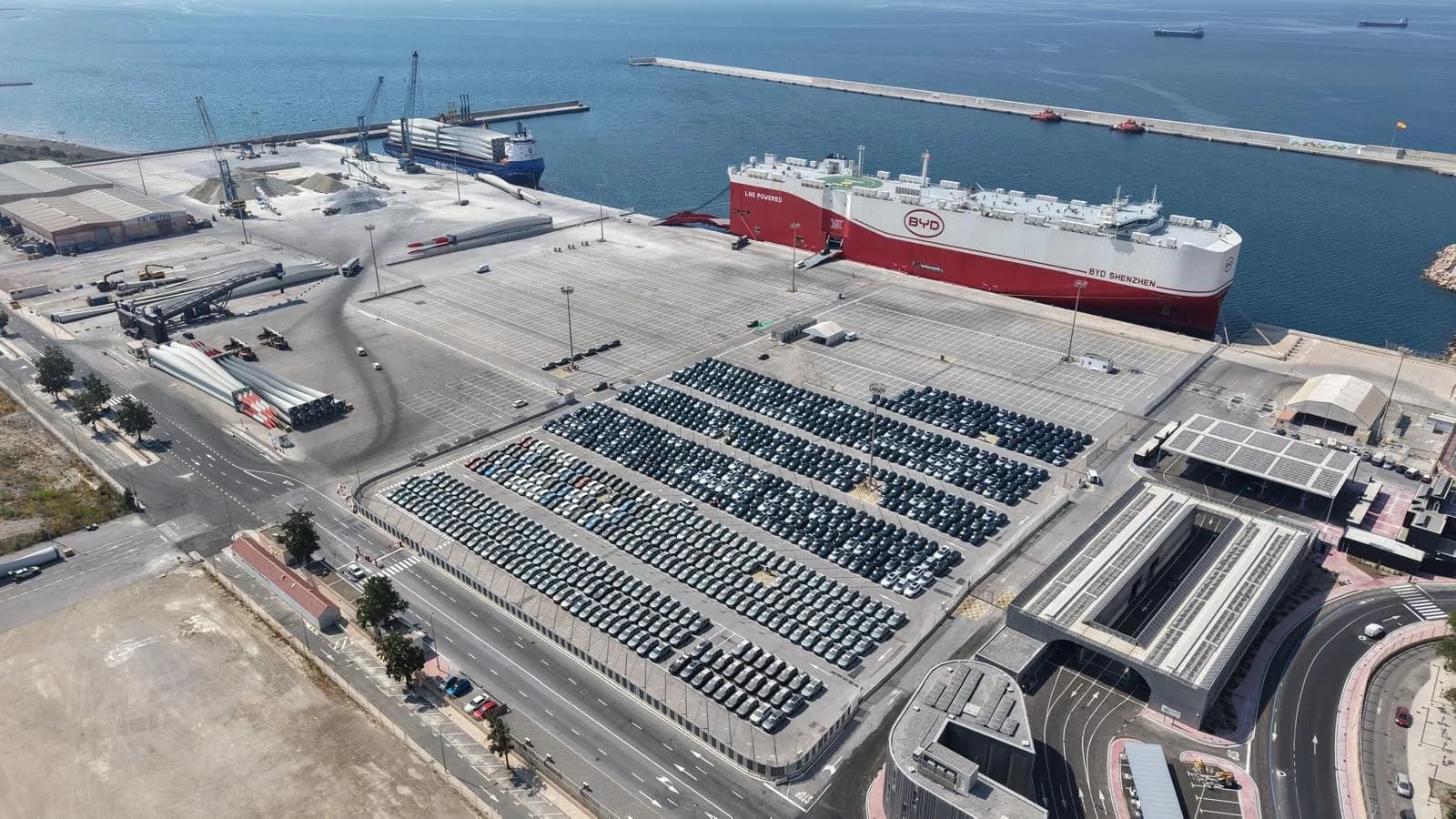 El Puerto de Motril recibe cerca de 2.000 vehículos a bordo del BYD Shenzhen