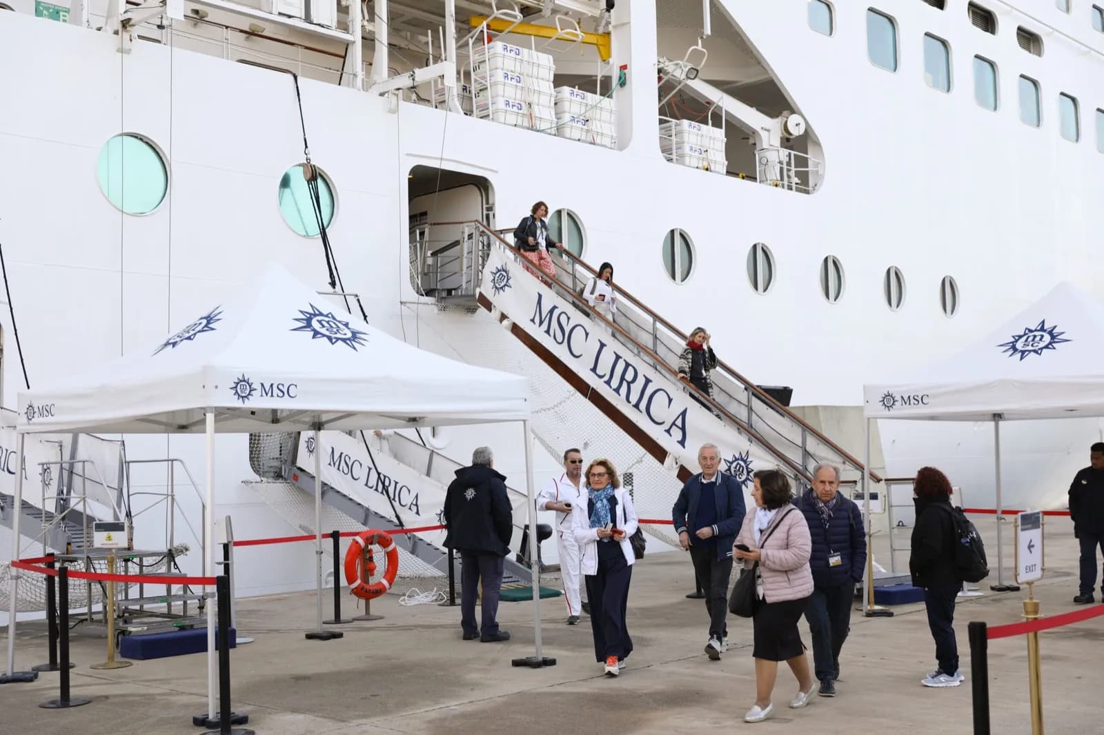 Ceuta recibe la última visita del ‘MSC Lírica’ en este año