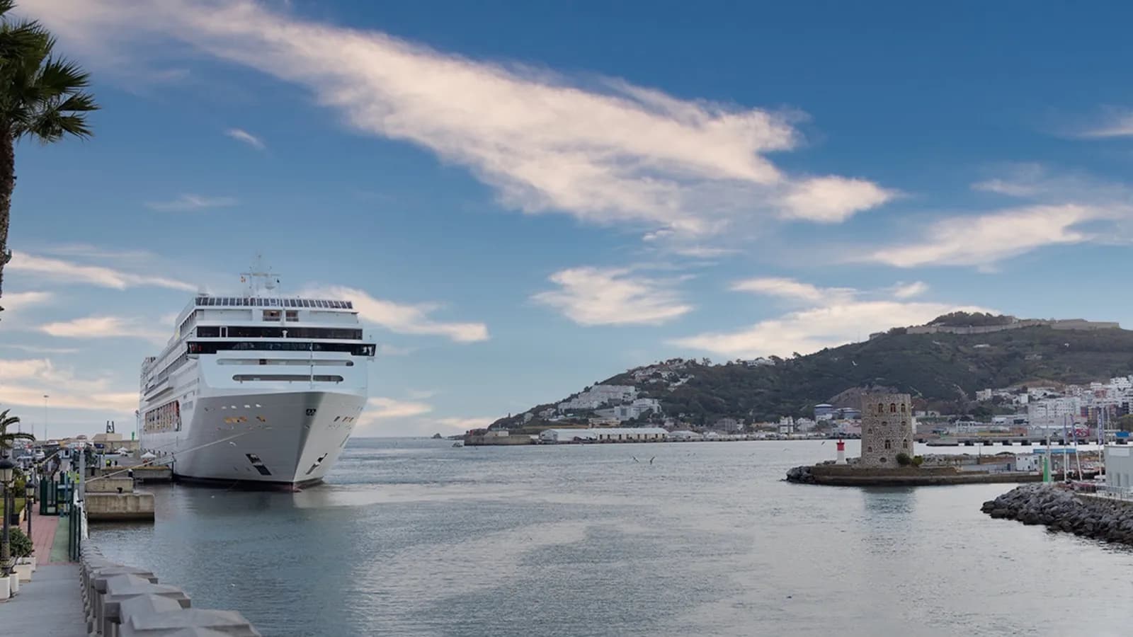 El crucero MSC Lírica extenderá su estancia en Ceuta con motivo de la Semana Santa de la Ciudad Autónoma