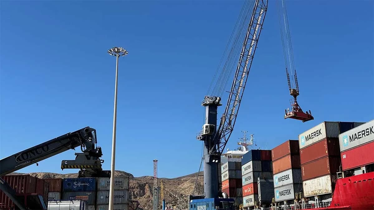 La Autoridad Portuaria de Almería mejora la iluminación y eficiencia energética del Muelle de Poniente