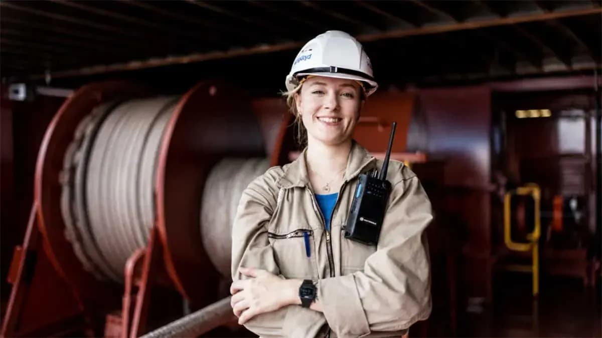 Hapag-Lloyd lanza el programa Shefarer para aumentar la presencia de mujeres en la navegación marítima