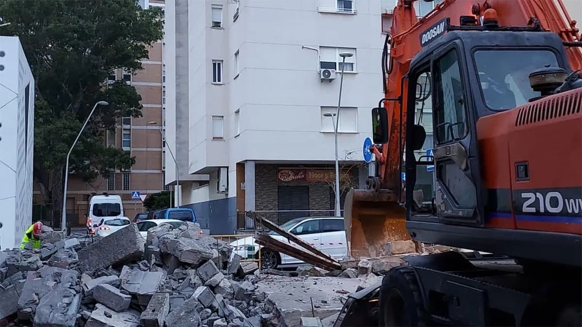 La Autoridad Portuaria de Ceuta inicia la demolición del muro que conecta Muelle Dato con la Estación de Ferrocarril