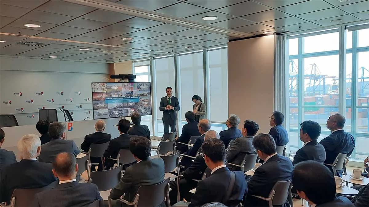 Una delegación del Puerto de Nagoya se interesa por los proyectos energéticos del Puerto de Bilbao