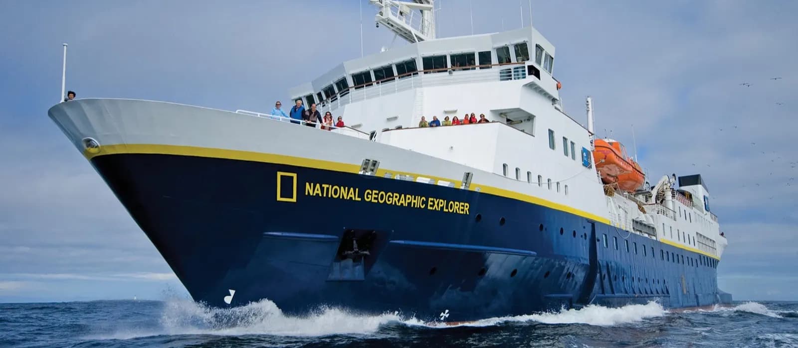 El crucero de expedición «National Geographic Explorer» vuelve a hacer escala en el Puerto de Motril tras nueve años