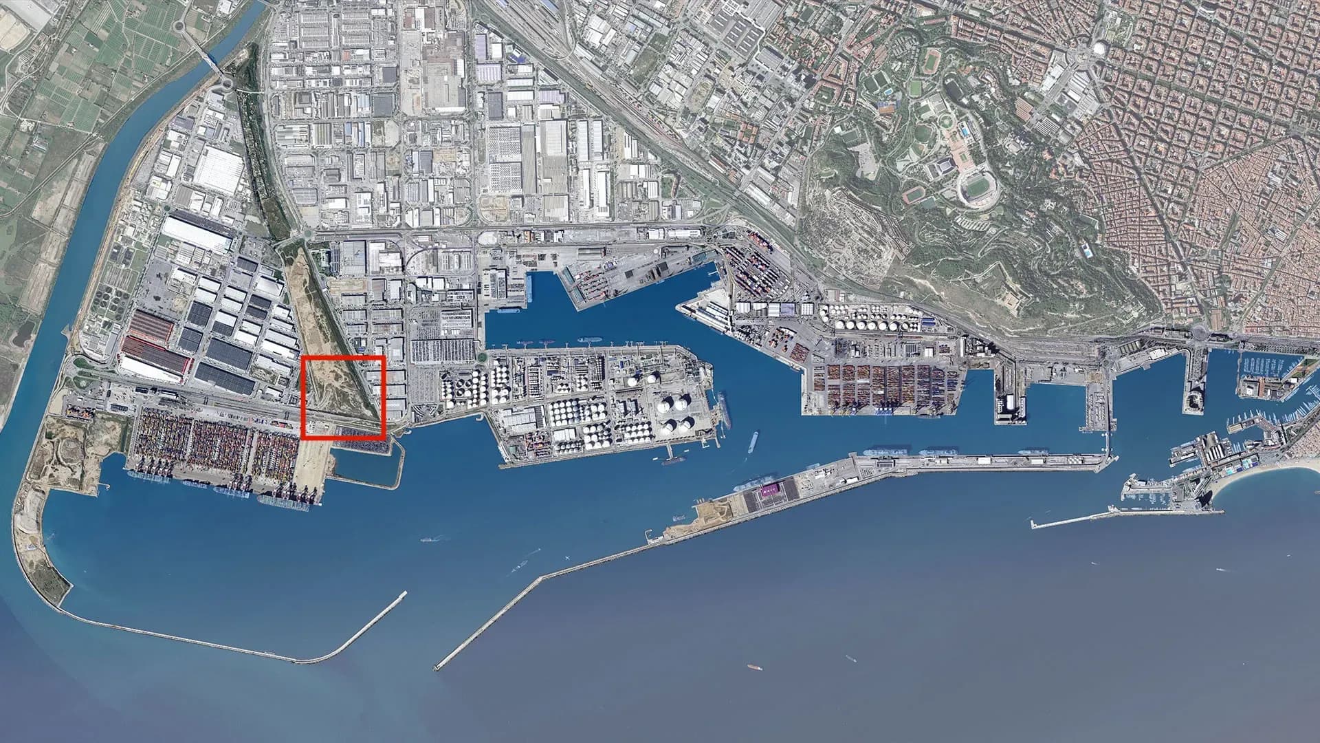 El Puerto de Barcelona licita un gran nudo viario por 98 millones de euros y adjudica nuevos atraques en el muelle de la Energía por 111,5 millones