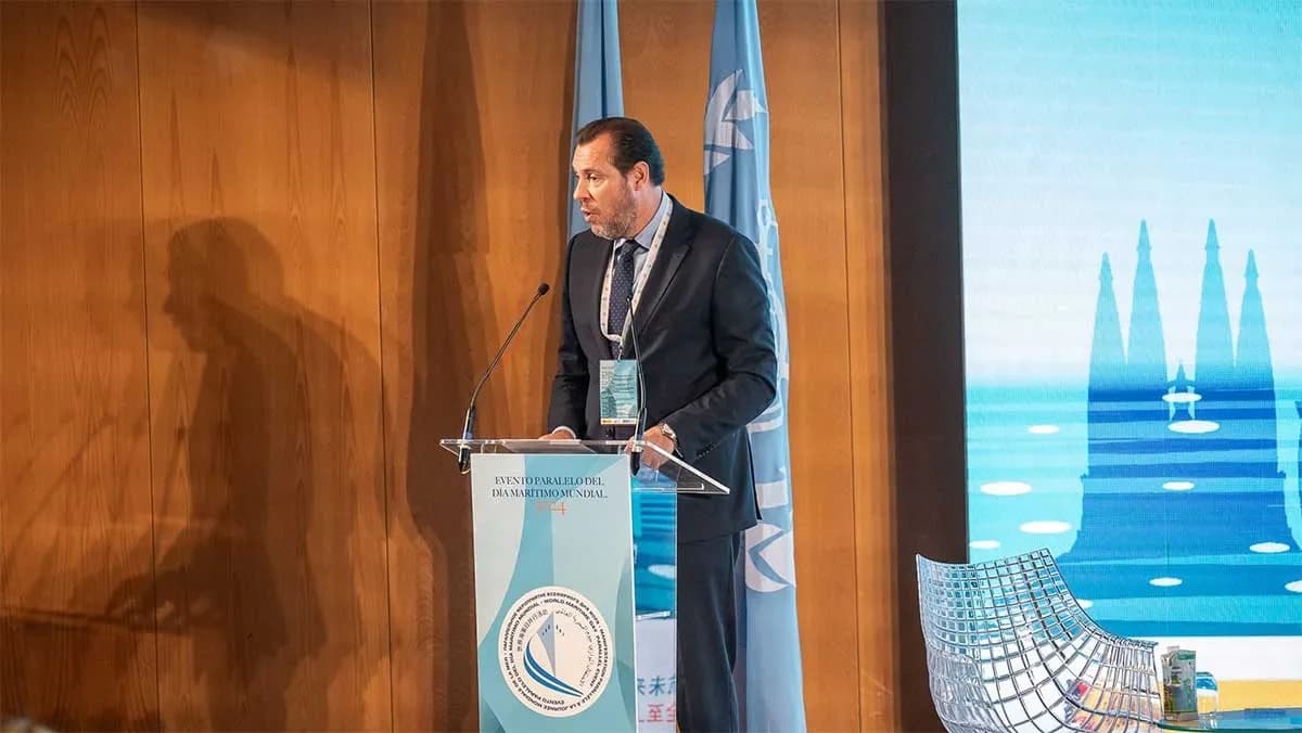 Transportes insta a una regulación global de emisiones en el transporte marítimo para evitar distorsiones en la descarbonización