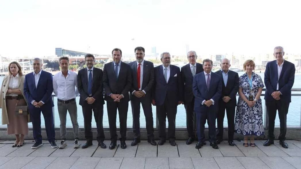 Óscar Puente visita el puerto de Barcelona