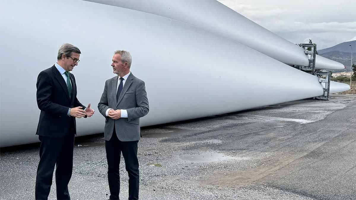 La Junta de Andalucía valora positivamente la apuesta del puerto de Motril por la descarbonización