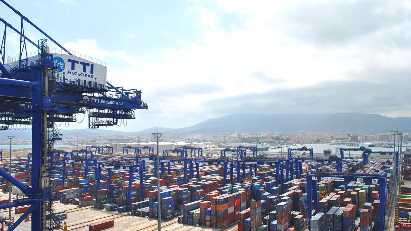 Las mercancías en tránsito impulsan el tráfico de contenedores de los puertos españoles en el primer trimestre