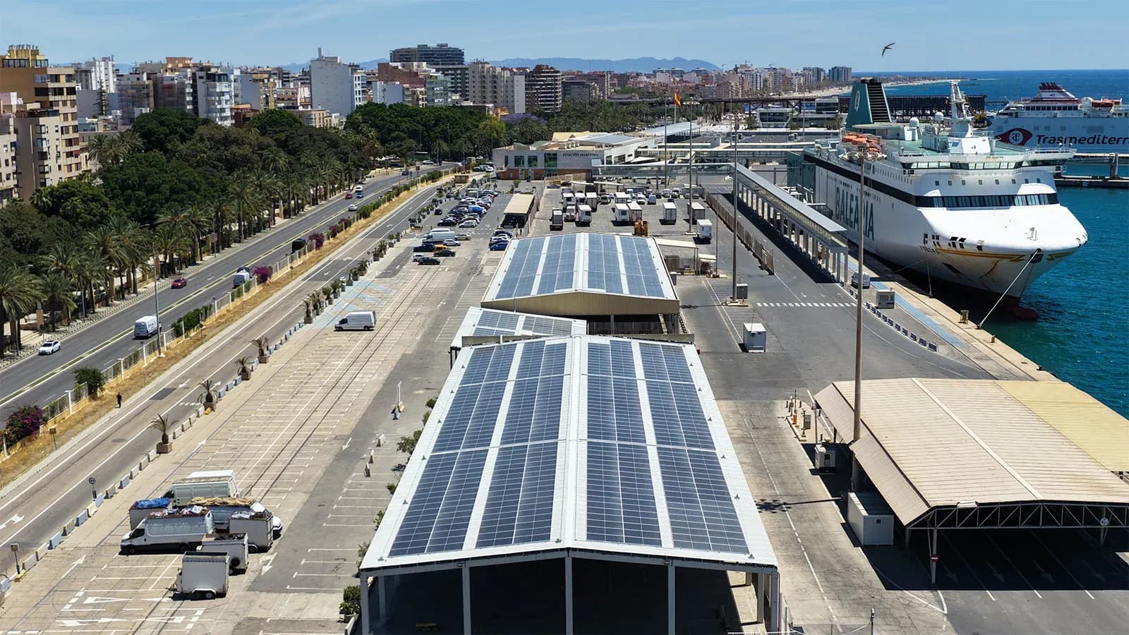 La APA instala una planta fotovoltaica para autoconsumo en el Muelle de Ribera II del Puerto de Almería