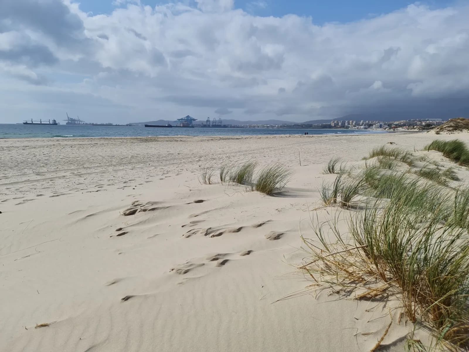 Dayta acometerá los trabajos de trasvase de arena en la Playa del Rinconcillo