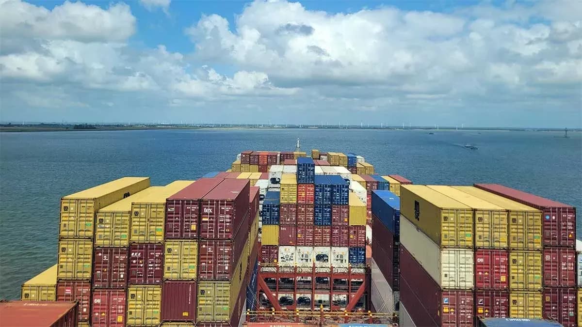 Los fletes de contenedores suben un 6% por el adelanto de la temporada alta en las rutas entre Asia y Europa