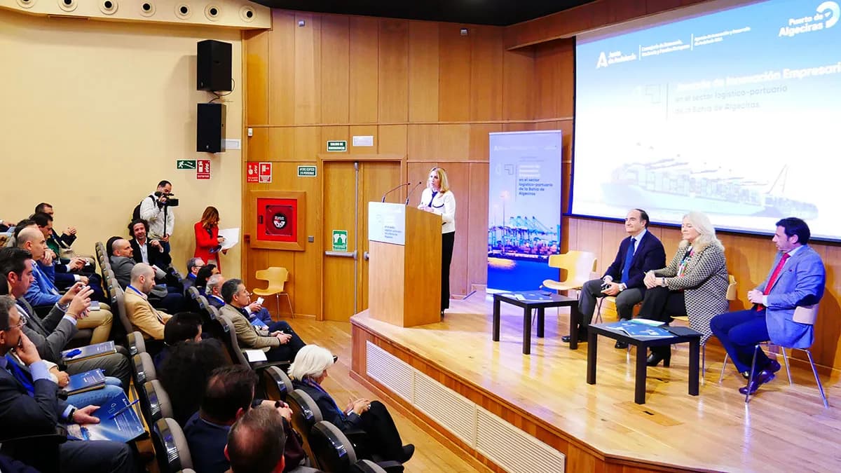 Un centenar de empresas analizan la innovación en el sector logístico-portuario