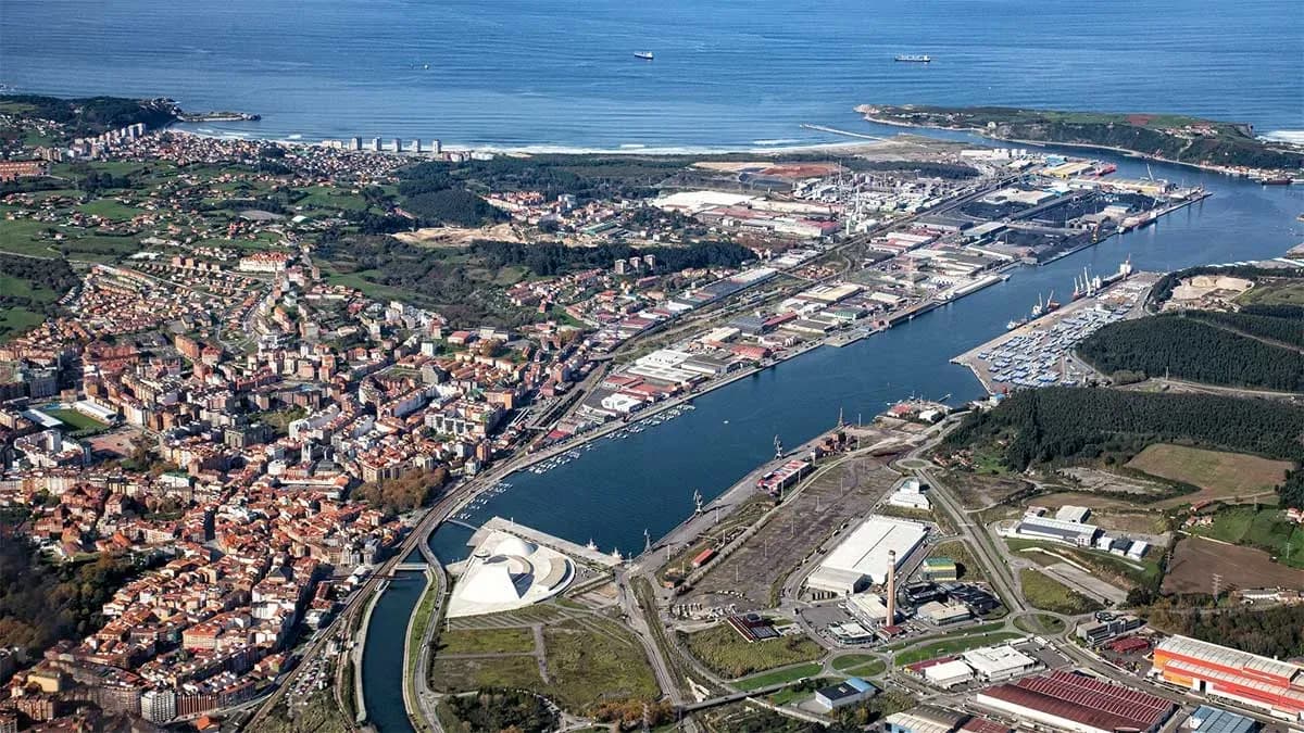 La patronal de estibadores de Asturias anuncia que el 30% de la plantilla del CPE de Avilés ya se ha subrogado al nuevo modelo operativo