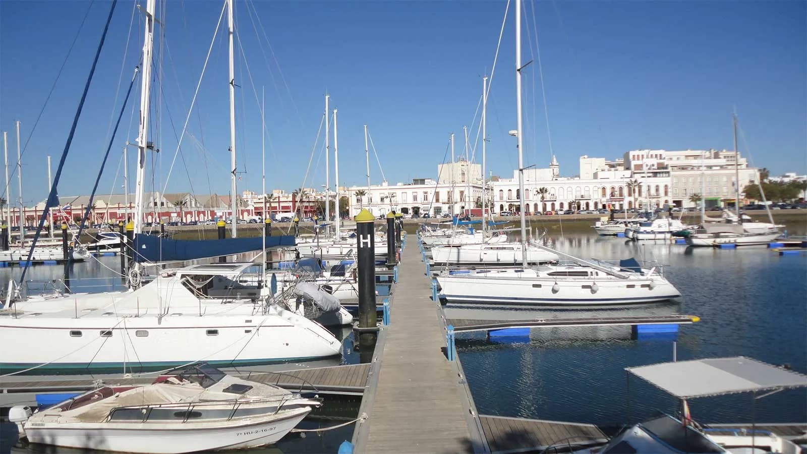 La Junta destina 1,25 millones de euros a modernizar los suministros de cinco puertos de Huelva y Cádiz