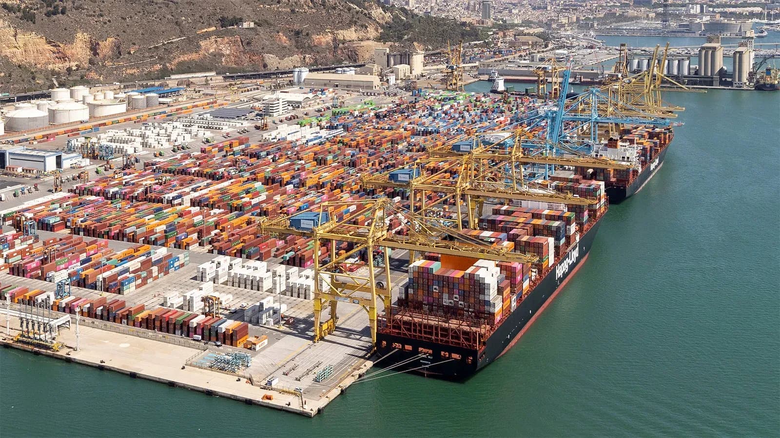 Los puertos españoles superan los 230 millones de toneladas hasta mayo con un crecimiento del 0,3%