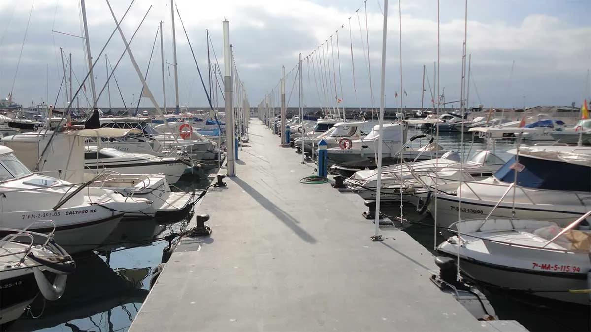 Adjudicada la reparación de los pantalanes en el puerto deportivo de Caleta de Vélez