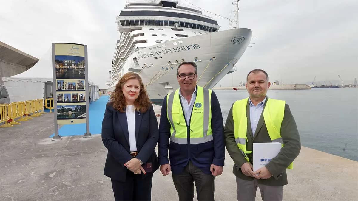 Castellón recibe la escala del crucero «Seven Seas Splendor»