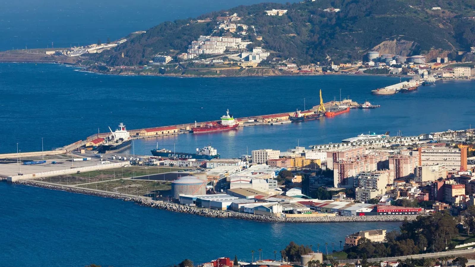 Africana de Contratas y Construcciones llevará a cabo el mantenimiento del puerto de Ceuta