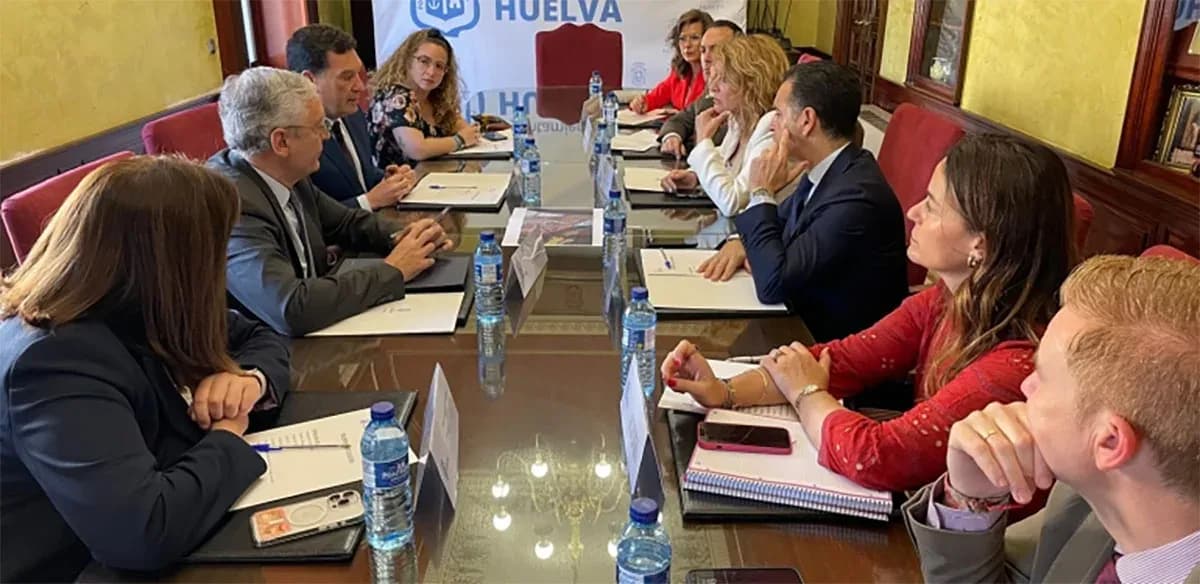 Autoridad Portuaria de Huelva y Ayuntamiento abordan los avances en la reforma del Muelle de Levante