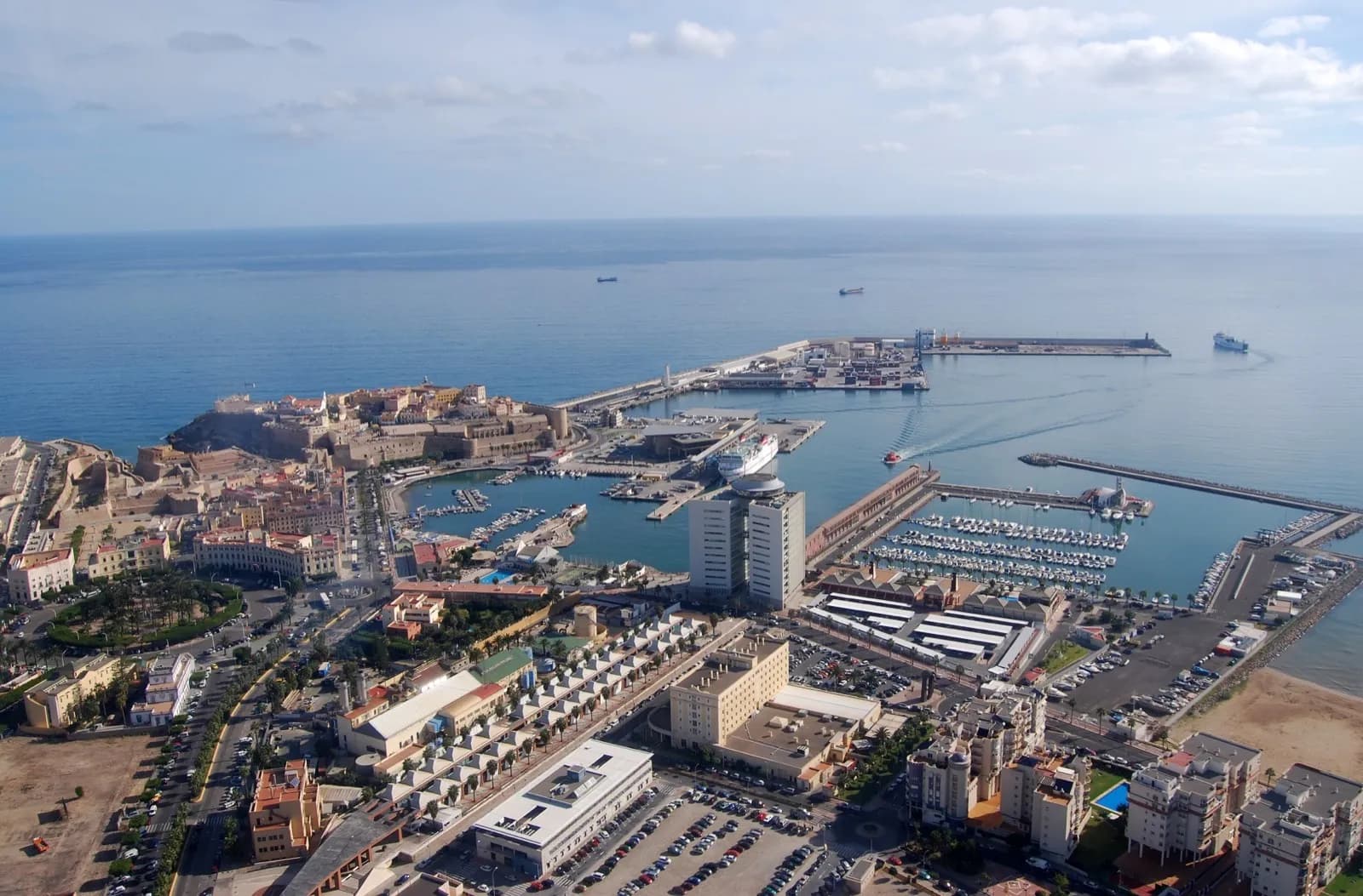 El CGAA califica de impropias las restricciones aduaneras en las Ciudades Autónomas de Ceuta y Melilla