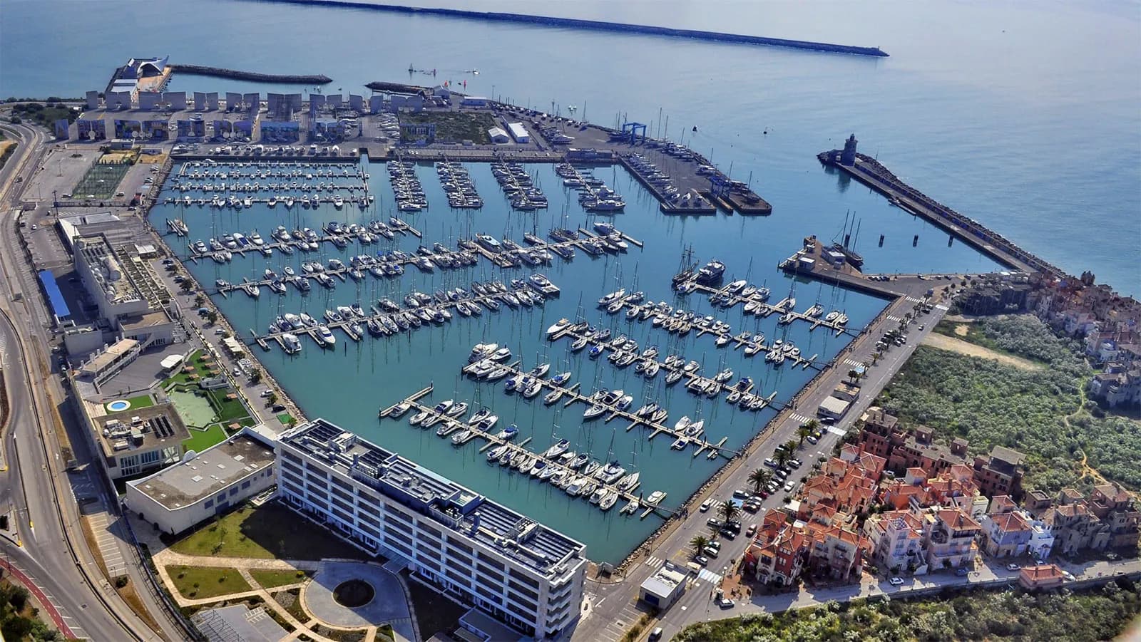 Marinas de Andalucía amplía la colaboración con empresas del sector a través de su Club de Socios Profesionales