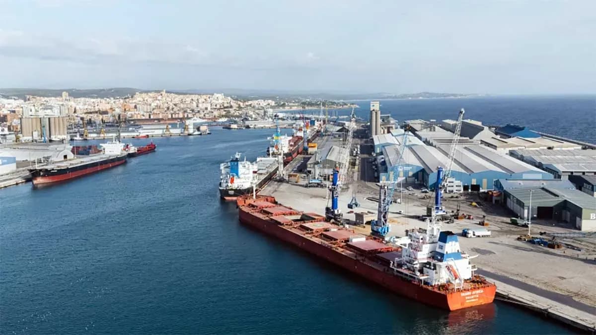 El Puerto de Tarragona mueve 5,1 millones de toneladas en los dos primeros meses de 2026 con un crecimiento del 2,5% liderado por los graneles sólidos