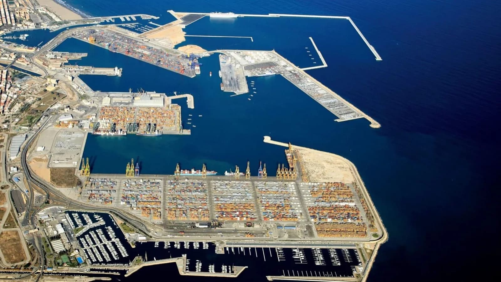 El Puerto de Valencia se compromete a una «modélica» terminal norte tras avalar Puertos del Estado la DIA