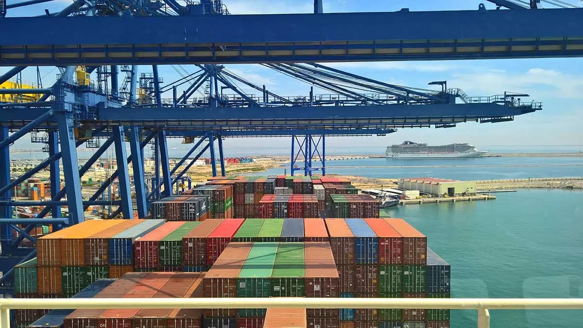 El tráfico de contenedores en el Puerto de Valencia desciende un 6,22% hasta agosto