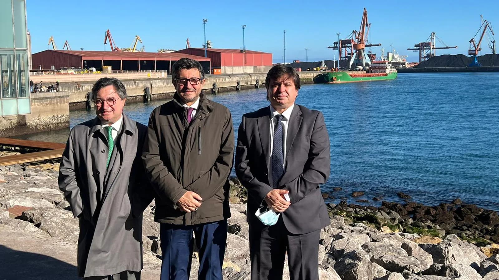 El presidente de Puertos del Estado destaca la creciente competitividad del puerto de Gijón