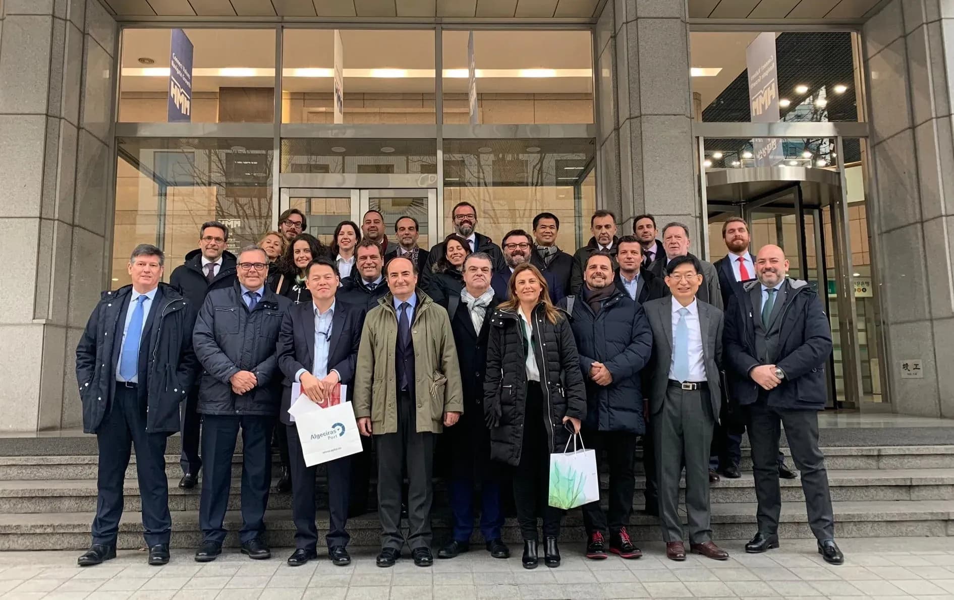 Un encuentro en la sede de Hyundai Merchant Marine, eje de la segunda jornada de misión comercial en Seúl