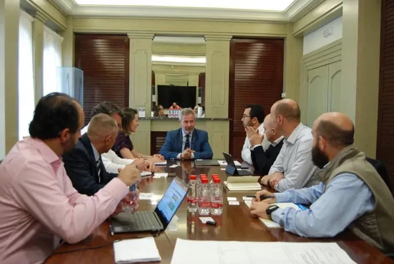 Inditex y Renault se interesan por los planes de futuro del Puerto de Motril