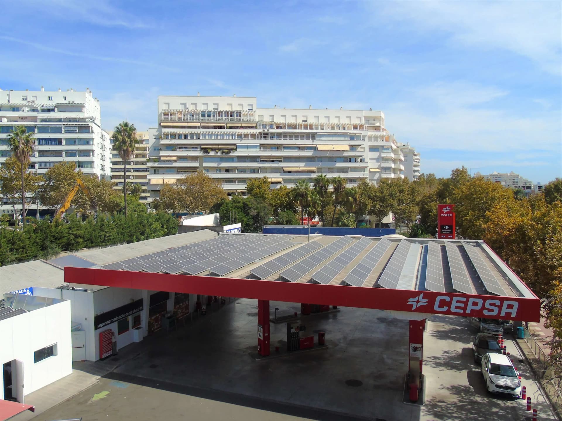 Cepsa comienza la instalación de paneles solares en sus Estaciones de Servicio