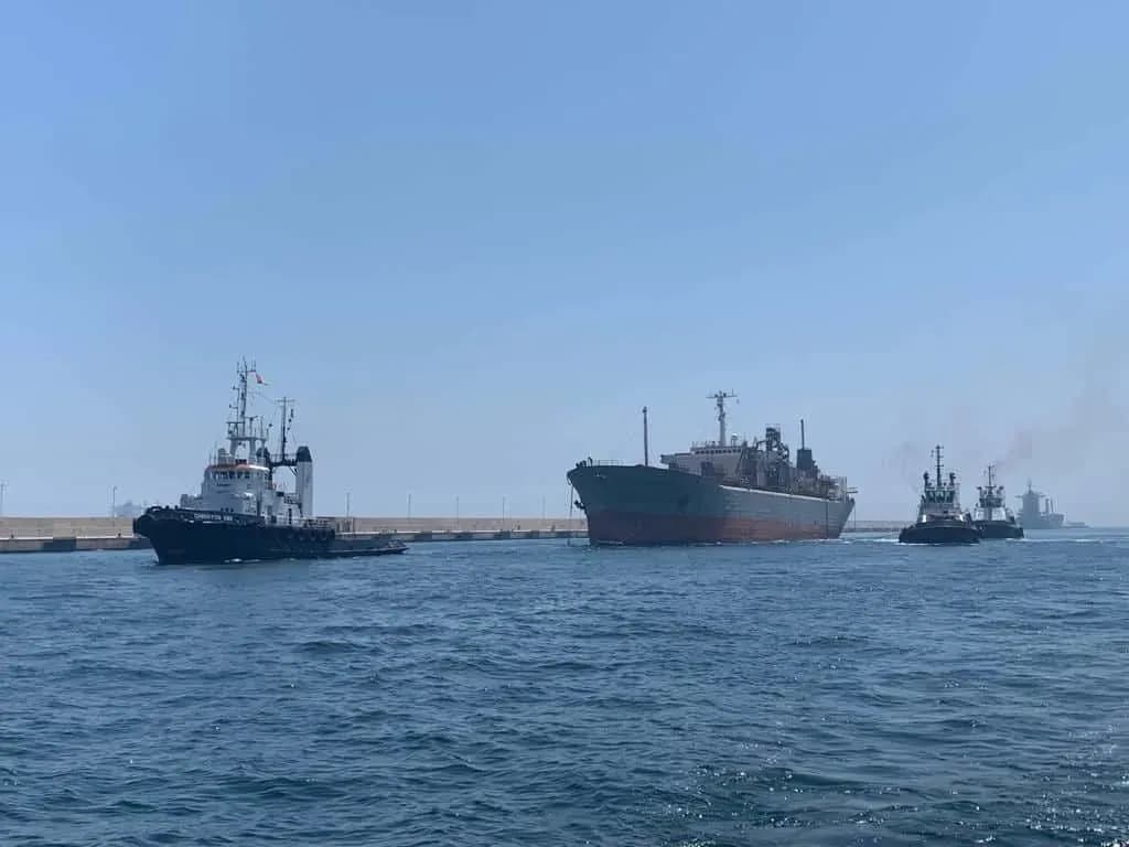 El «Ocean Sparkel» abandona el puerto de Algeciras