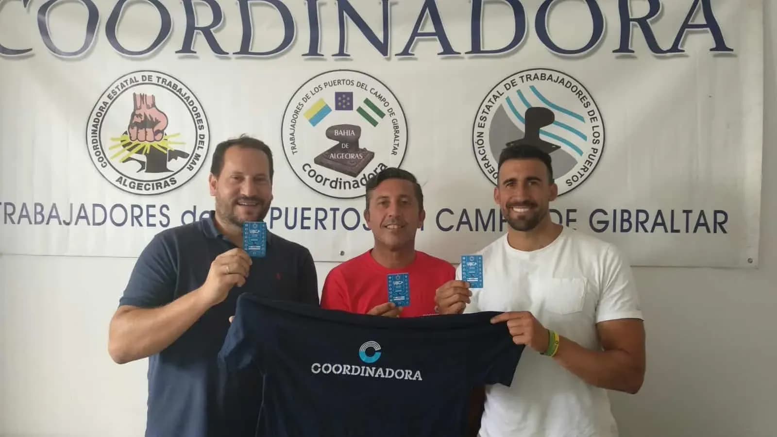 Coordinadora TPA respalda al equipo de baloncesto de la ciudad