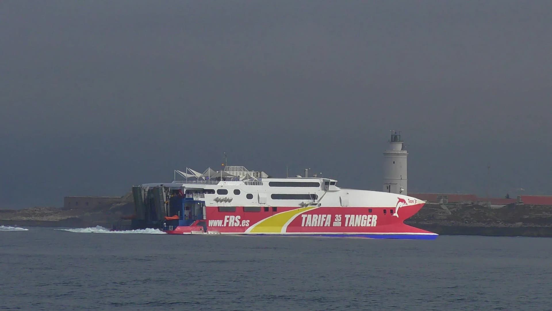 El Puerto de Tarifa ya ha embarcado más de 166.000 pasajeros en lo que va de OPE