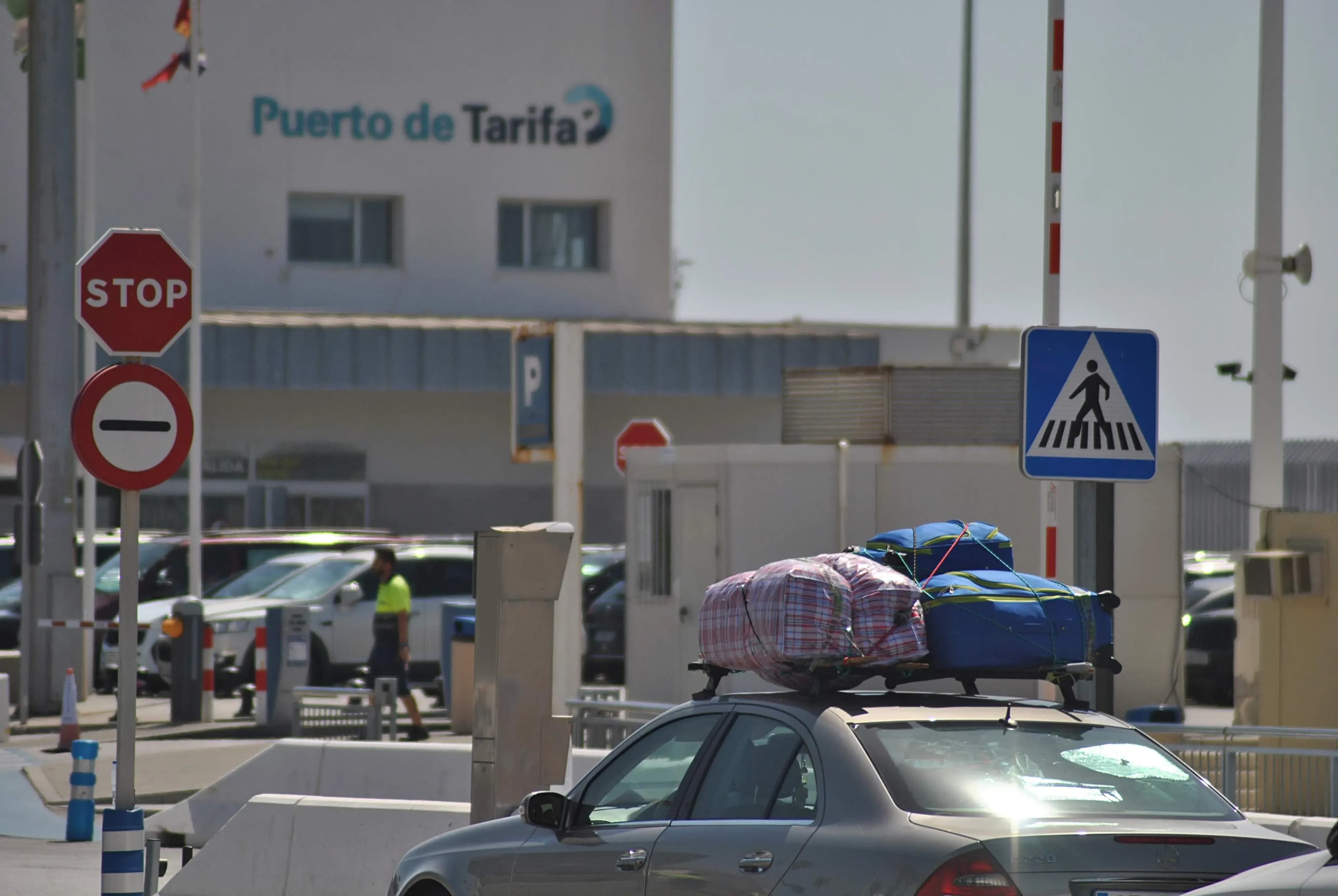 La apertura del puerto de Tarifa suma una media diaria de 2000 vehículos embarcados