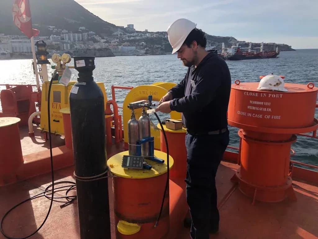 Destacada actuación de ECS Shipping a bordo de un quimiquero en aguas cercanas a Gibraltar