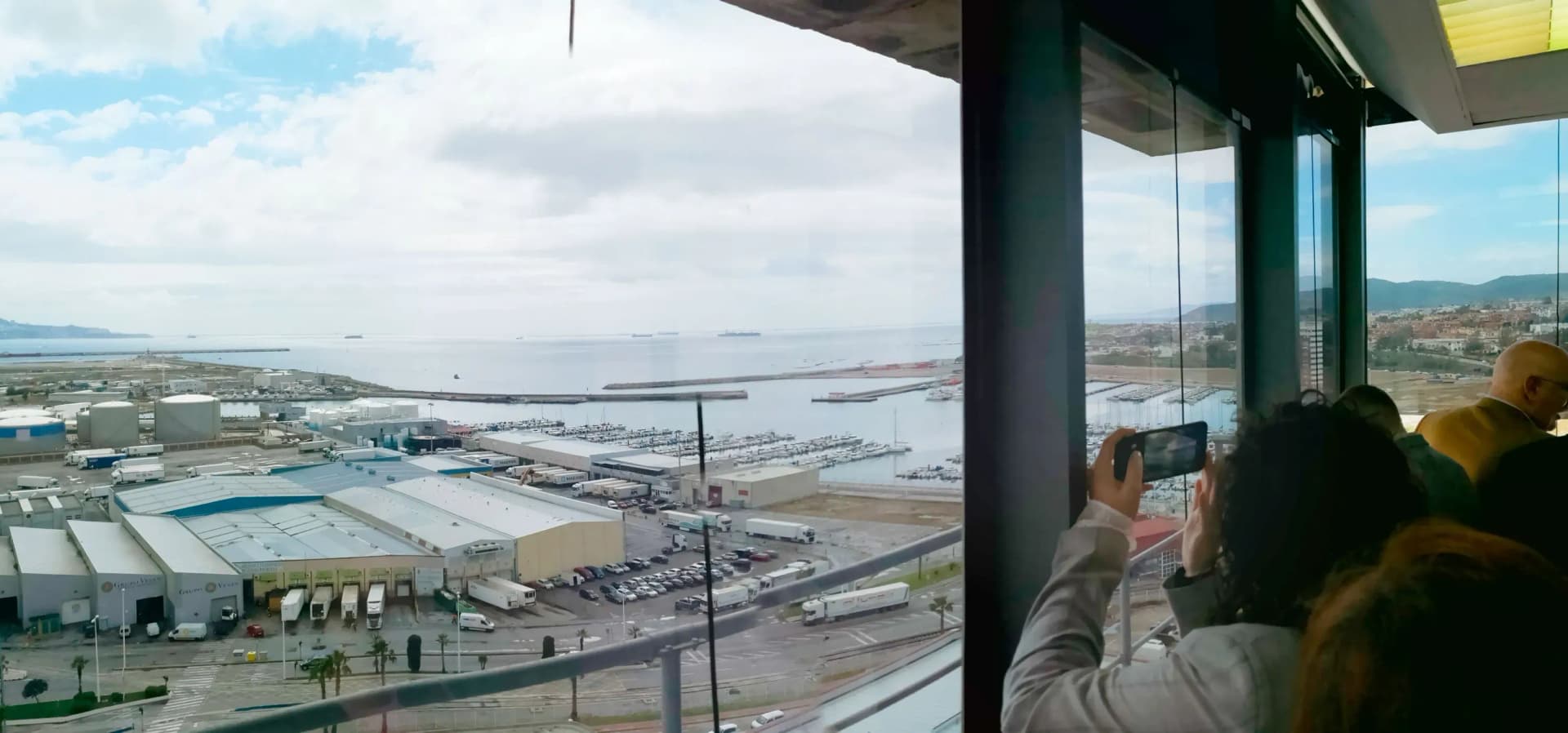 Grupo Cabeza muestra el puerto de Algeciras a una veintena de empresarios