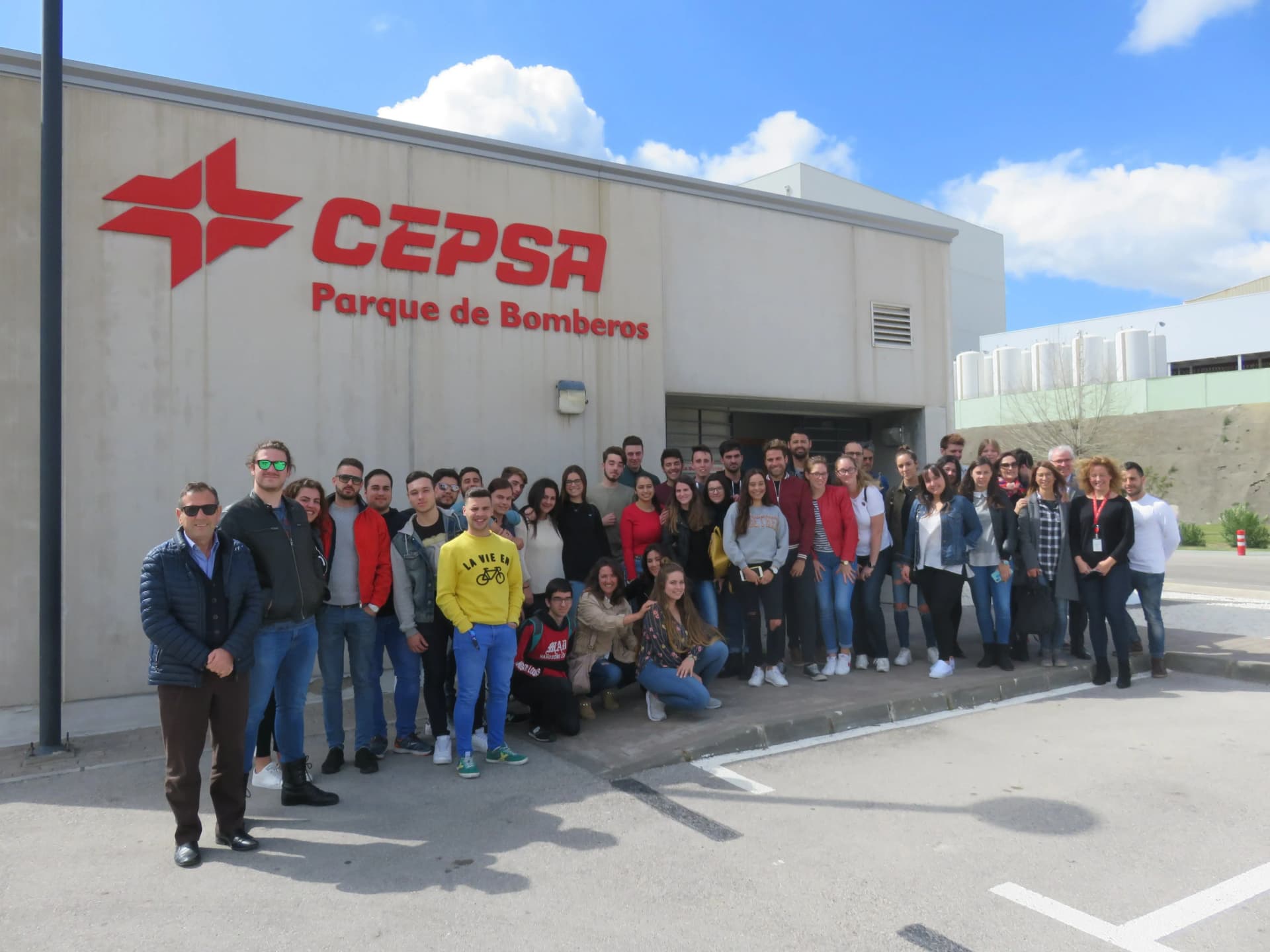 Alumnos universitarios participan con Cepsa en las Jornadas de Puertas Abiertas de la Industria