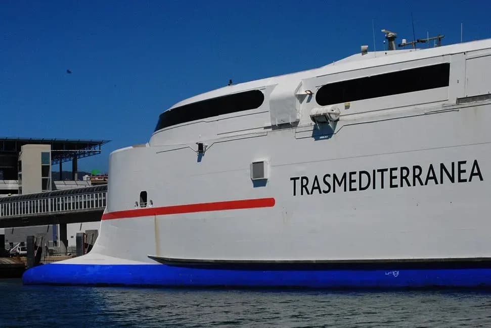 Acuerdo entre empresa y sindicatos en el ERE de Trasmediterránea