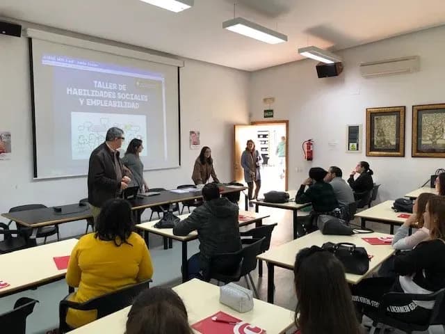 Un total de 40 alumnos inscritos en el PICE de la Cámara comienzan su formación