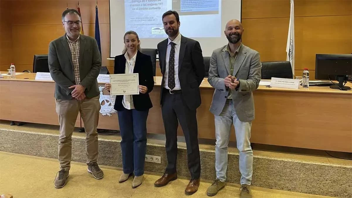 La Cátedra Valenciaport-UPV premia dos TFT centrados en adaptación climática y ampliación portuaria