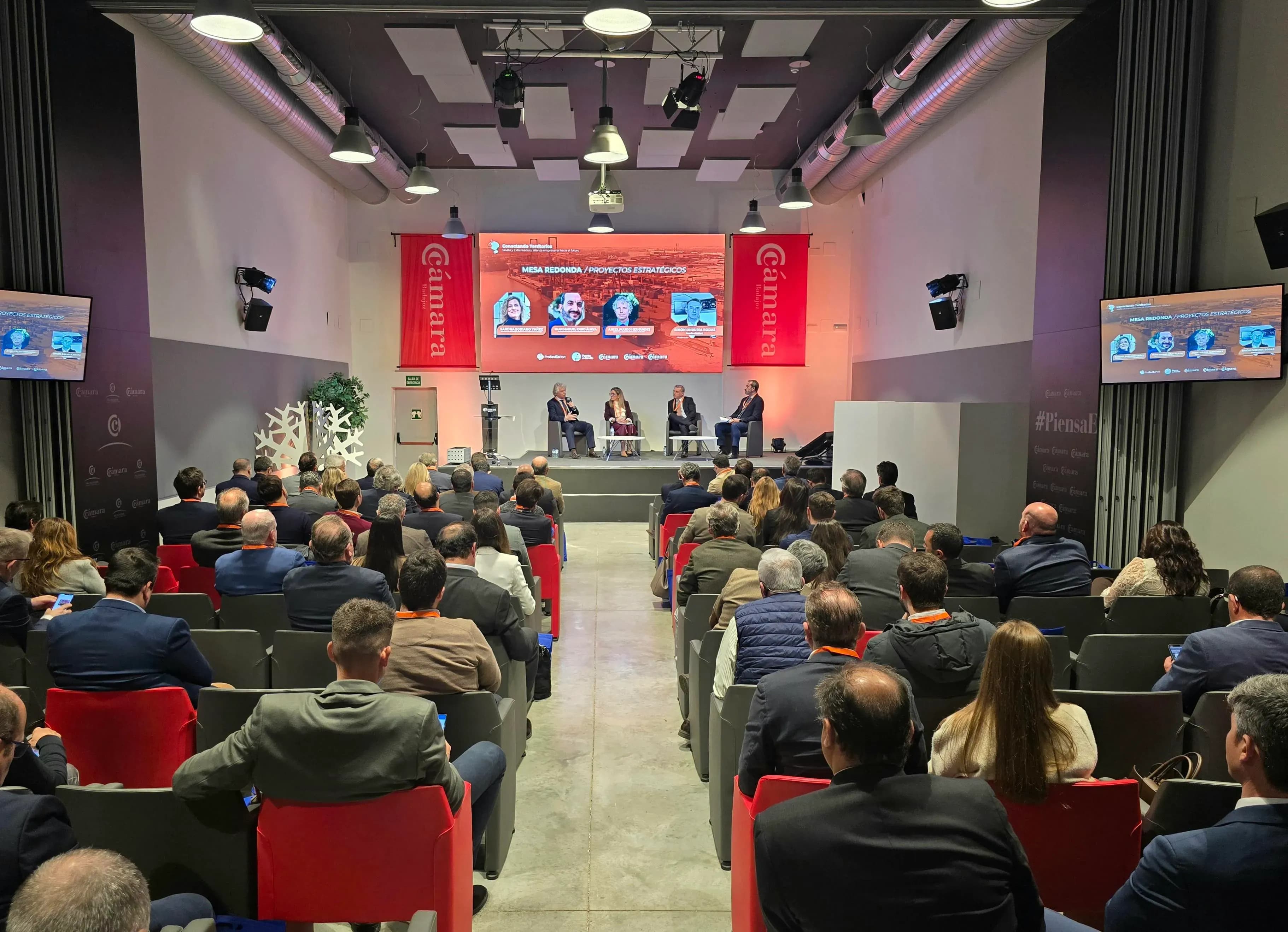 Sevilla y Extremadura refuerzan su alianza logística y empresarial