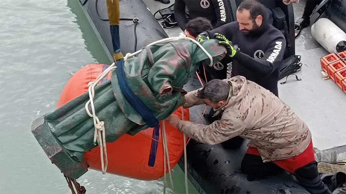 La Armada recupera la reproducción de La Galeona desaparecida en Cádiz tras el temporal