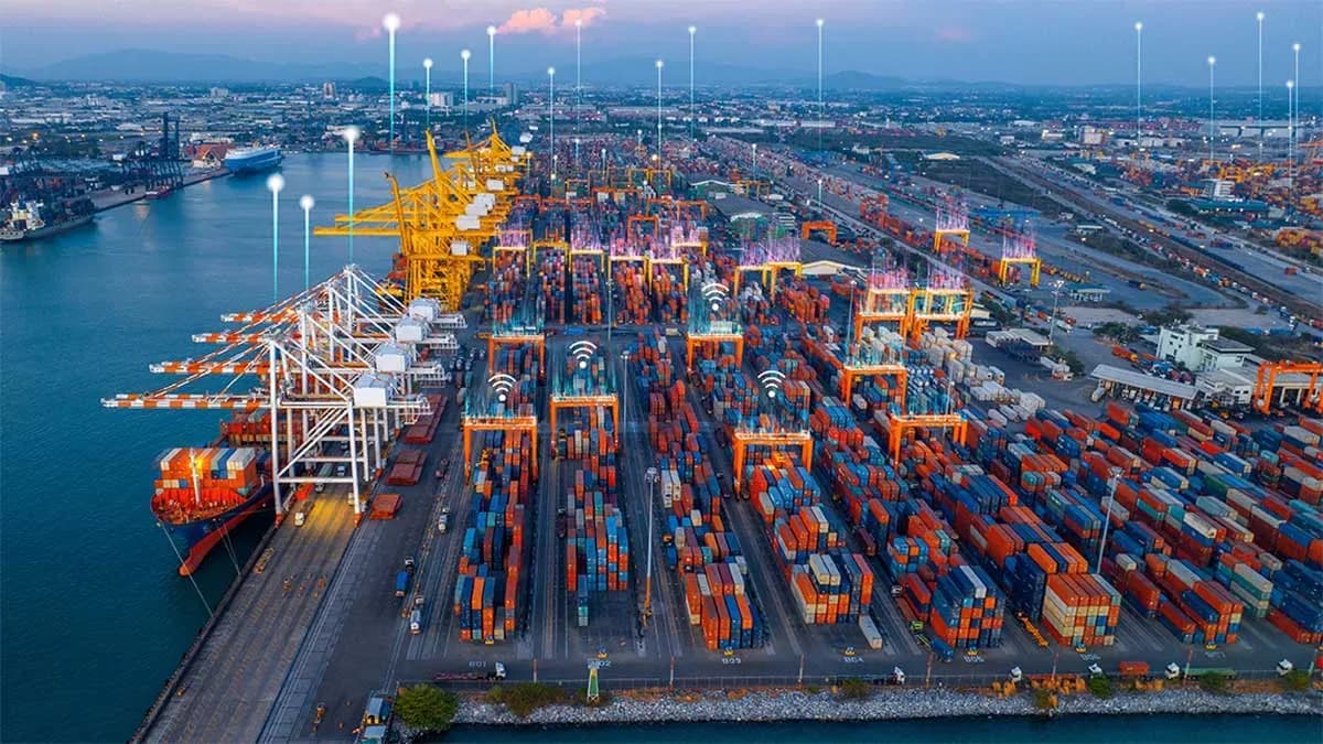 La Asociación Española del Transporte cifra en 140 millones de euros anuales el potencial del metaverso logístico basado en IA para el sistema portuario español