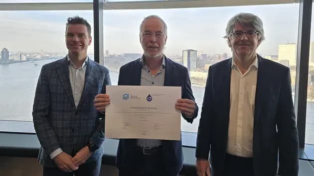El puerto de Róterdam y VOTOB firman un acuerdo para combatir el fraude de suplantación de almacenamiento